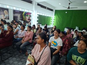 One Day Makeup Seminar at Glamora Academy