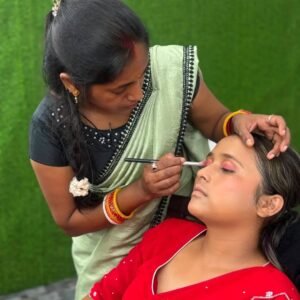 Sashakt Mahila Beauty and Make Up Course at Glamora Academy